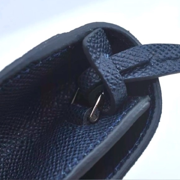 EUC [DOLCE & GABBANA] RARE Lock & Key Navy Clutch w/ Key, Dust Bag & Auth Card - Picture 5 of 16